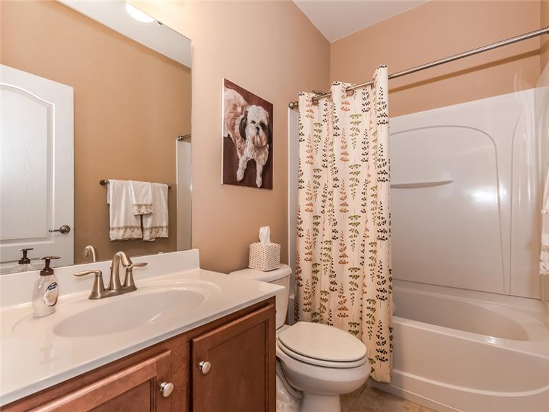 11312 Ardrey Crest Drive: En-suite bathroom for 1st floor bedroom.