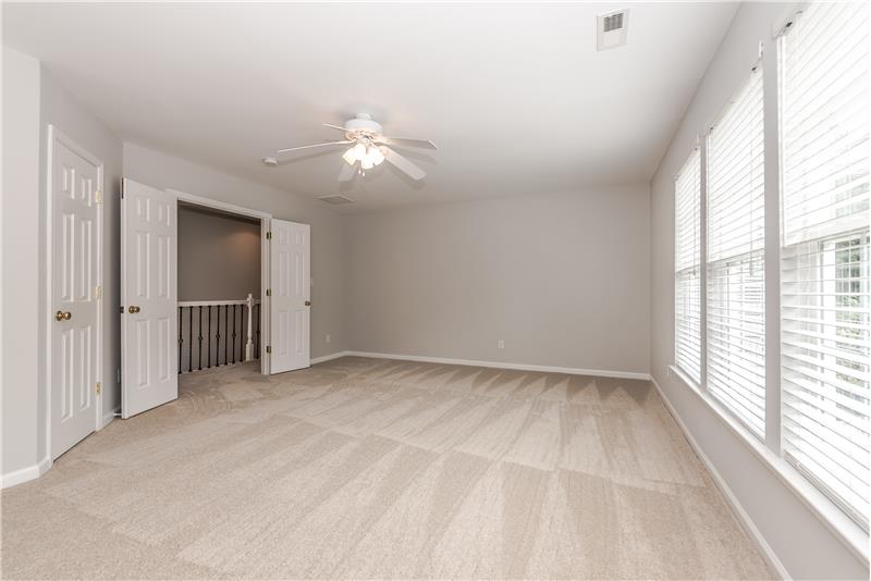 Bonus/rec room features new carpet, fresh neutral paint.