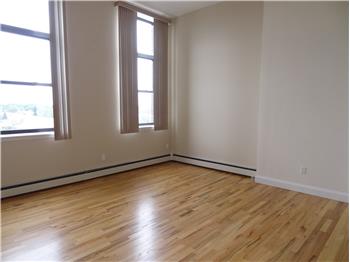 Primary listing photos for listing ID 519304