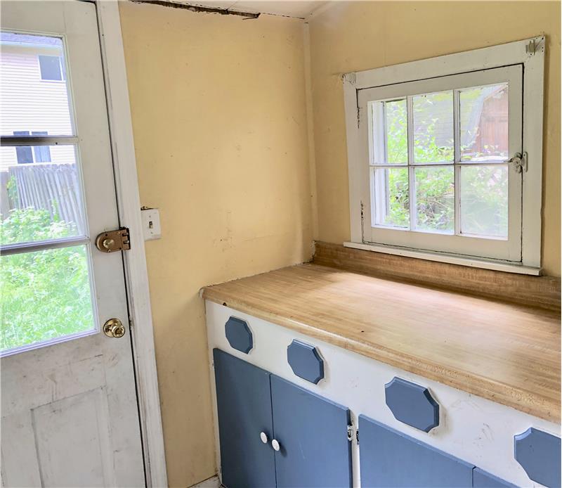 Laundry/rear entrance