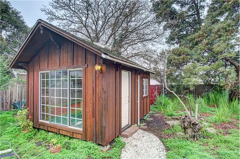 Stand alone Room in Backyard
