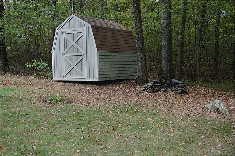Shed / Backyard