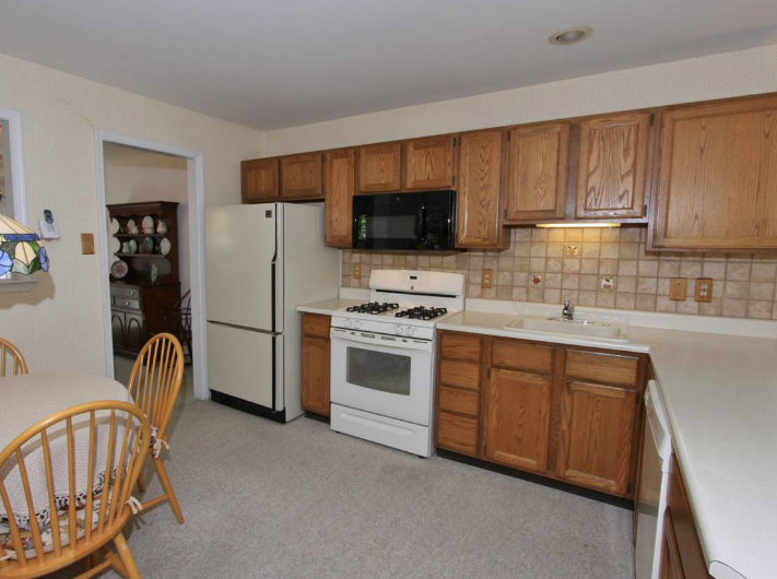1475 Conifer Dr, West Chester, PA 19380 Kitchen