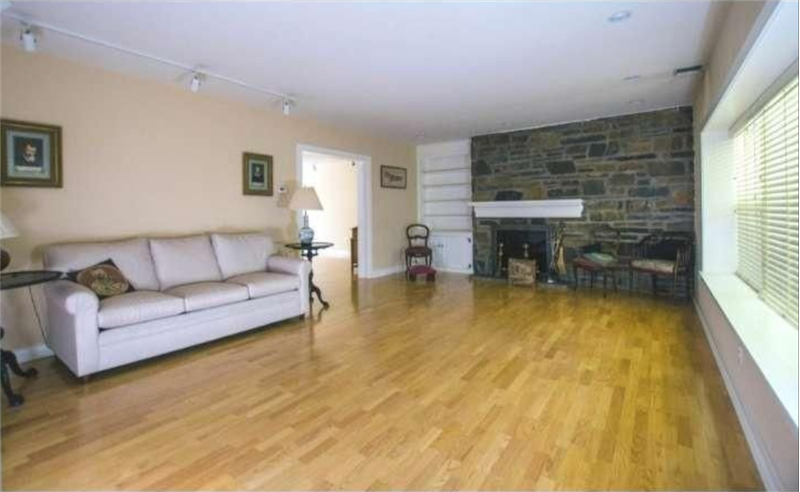 39 Airdale Road, Rosemont, PA 19010 Living Room