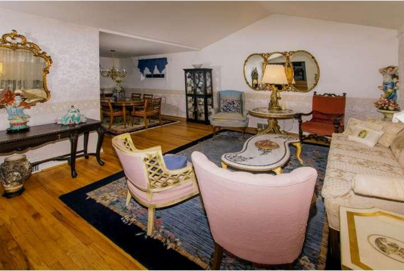 1616 Rose Glen Road, Haverford, PA Living/Dining Room