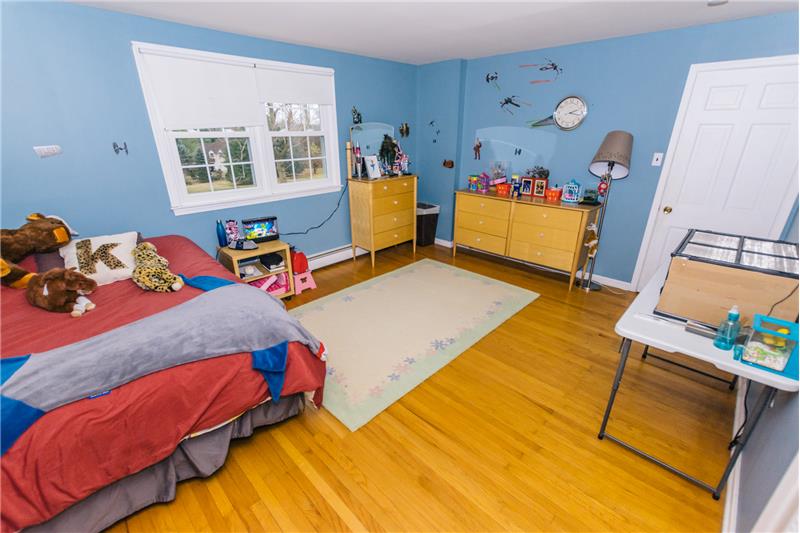 513 Watch Hill Road Bedroom