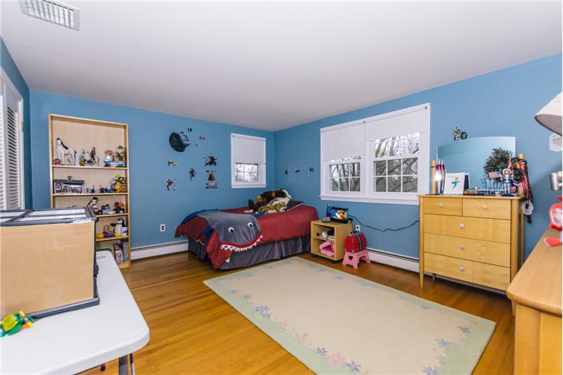 513 Watch Hill Road Bedroom