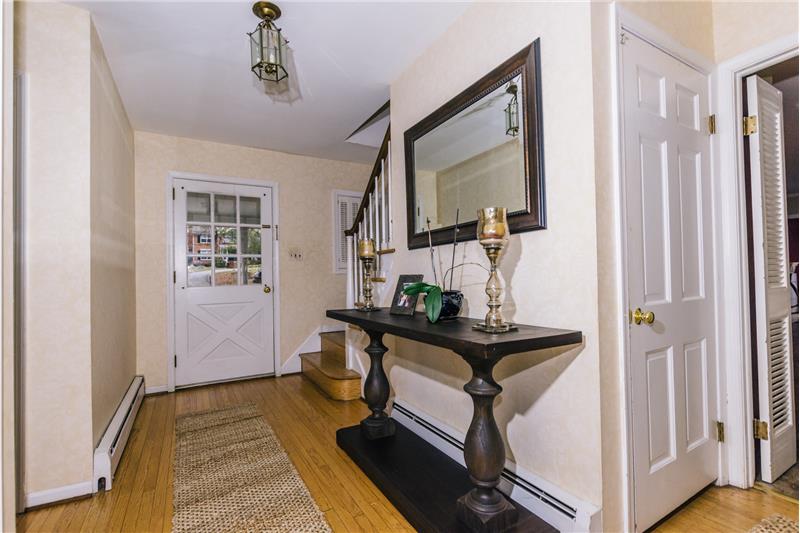 513 Watch Hill Road Entry Foyer