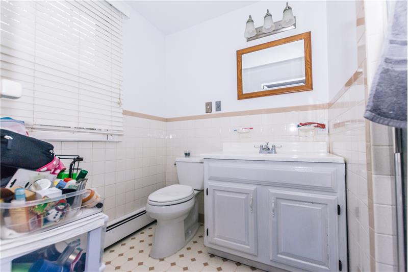 513 Watch Hill Road Master Bathroom