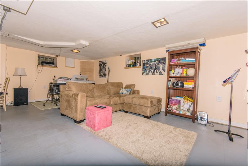 1604 Ridgeway Road, Havertown, PA 19083 