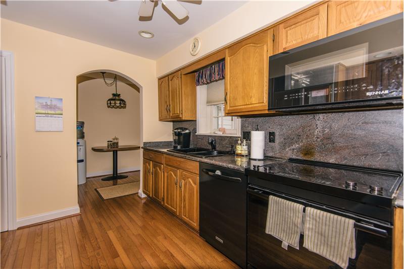 1604 Ridgeway Road, Havertown, PA 19083 - Kitchen