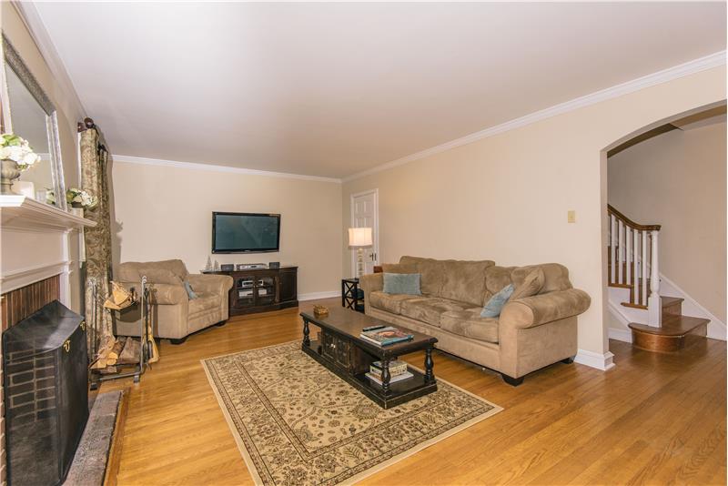 1604 Ridgeway Road, Havertown, PA 19083  -  Living Room