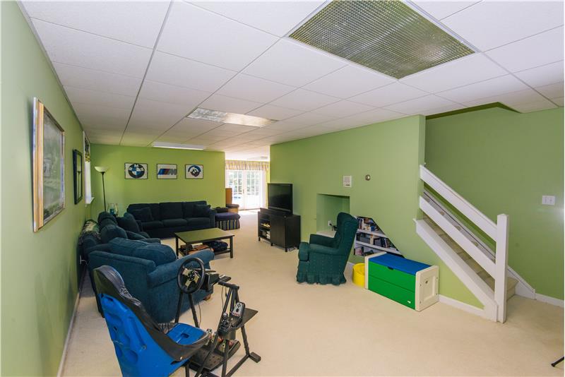 1708 Adler Lane Full Finished Basement