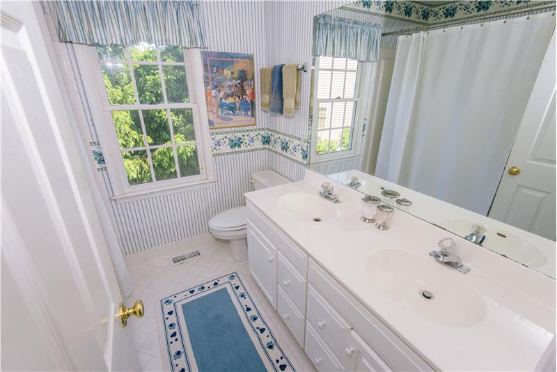 1708 Adler Lane Master Bathroom