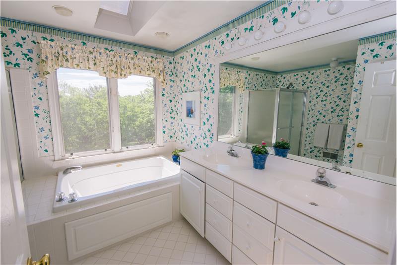 1708 Adler Lane Master Bathroom