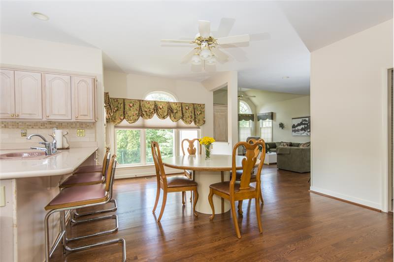 1752 Thistle Way, Malvern Eat In Kitchen