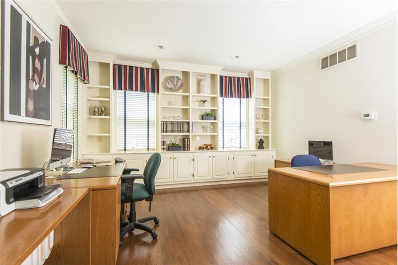 1752 Thistle Way, Malvern Study