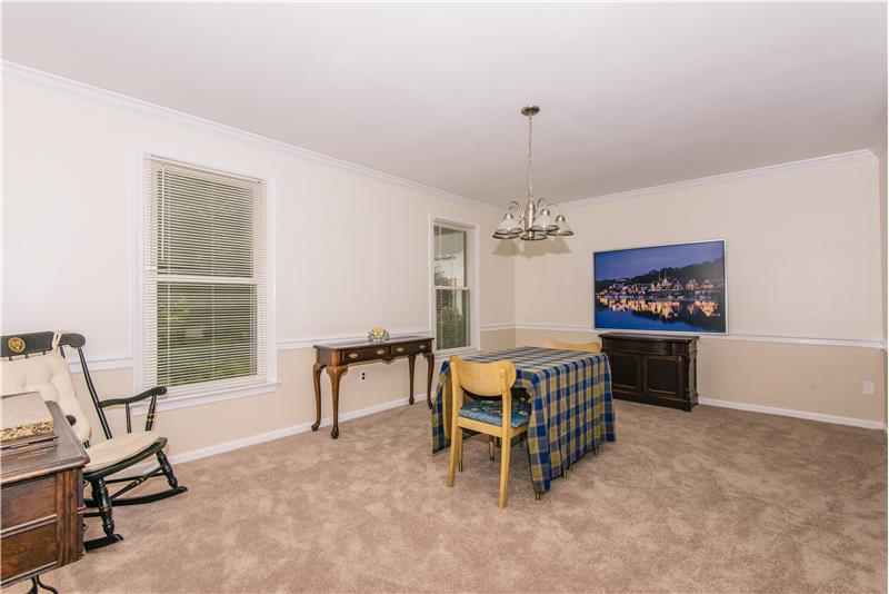 581 Lindsey Drive Dining Room