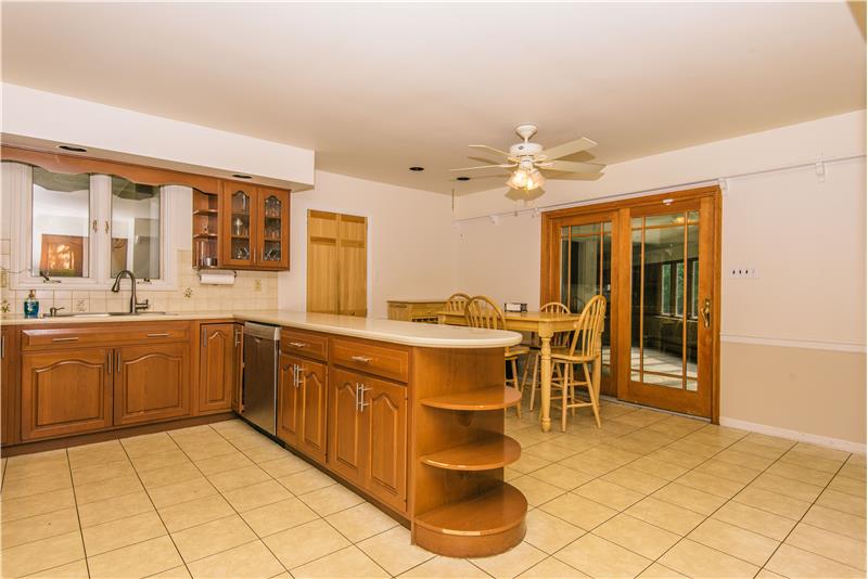 581 Lindsey Drive Kitchen