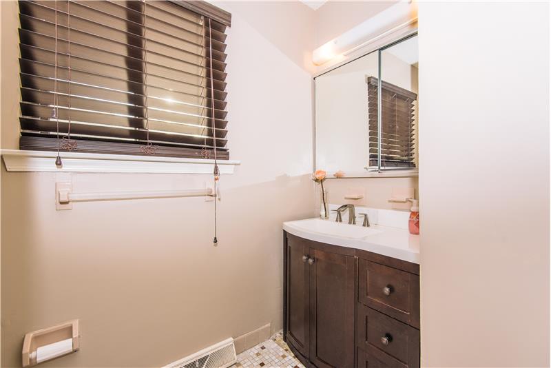 207 Chase Road, Chesterbrook Powder Room