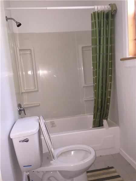 3134 Agate Street Bathroom
