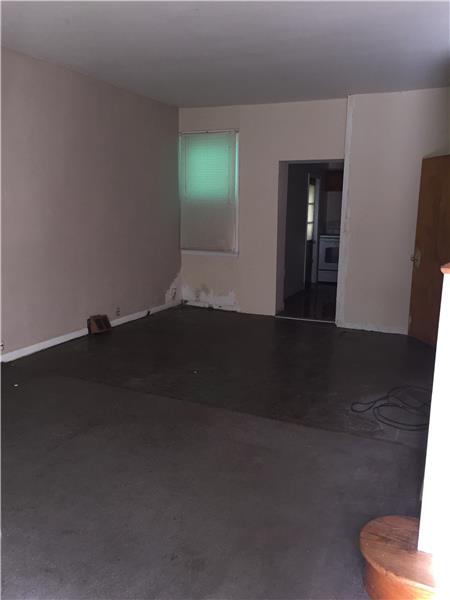 3134 Agate Street Living Room