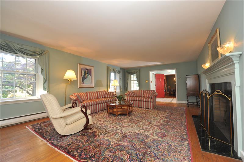 725 Knox Road Living Room