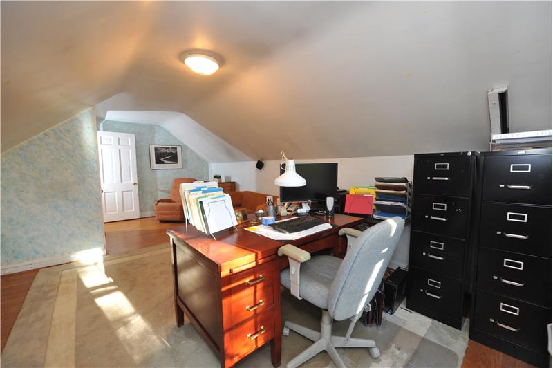 725 Knox Road Bedroom