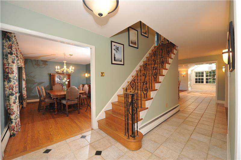 725 Knox Road Entry Foyer