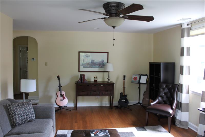 500 E Lancaster Avenue Unit #121C Living Room