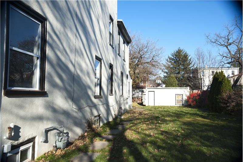 205 E Freedley Street Side Yard