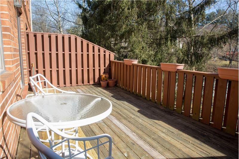 110 Putney Lane Deck