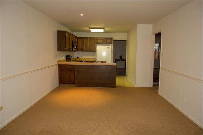 110 Putney Lane Eat in Kitchen