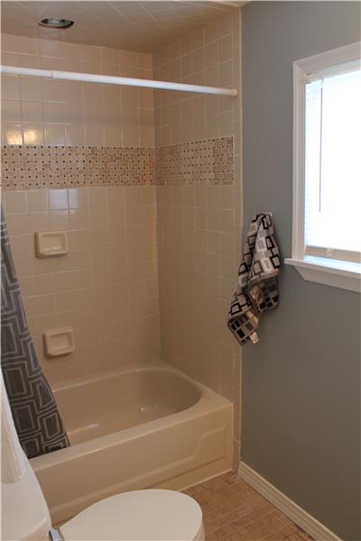 3138 Agate Street - Bathroom
