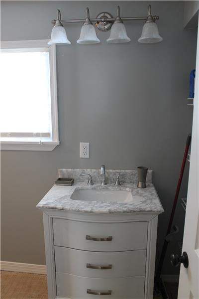 3138 Agate Street - Bathroom