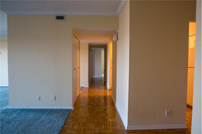 20836 Valley Forge Circle Hallway