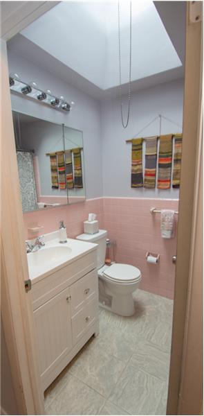 152 Juniper Road Shared Hall Bathroom