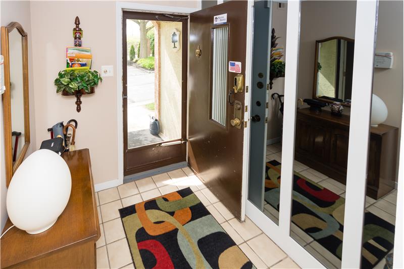 1203 Stonybrook Drive Foyer