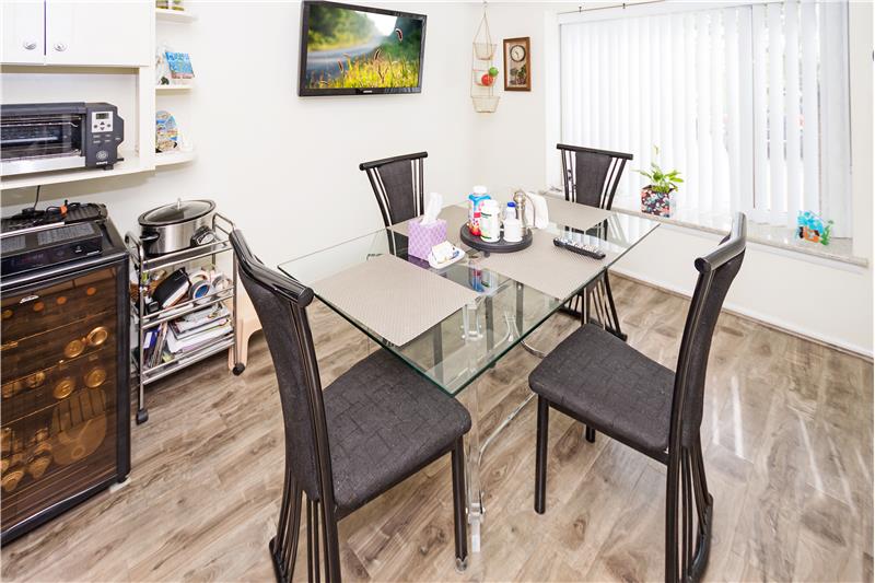 1203 Stonybrook Drive Breakfast area