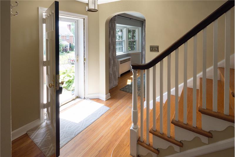 51 Trent Road Entry Foyer