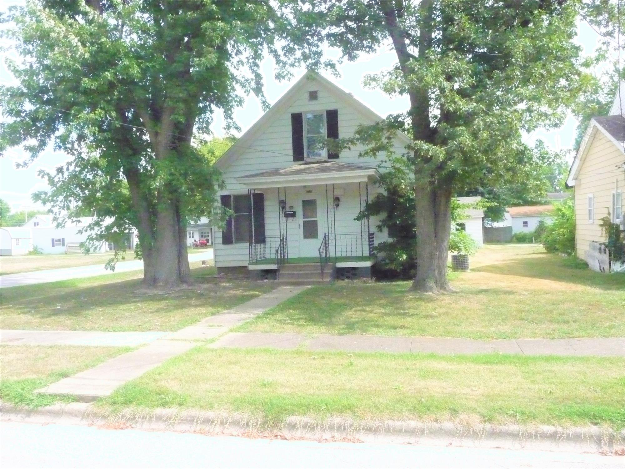 603 W 3rd St, Beardstown, IL