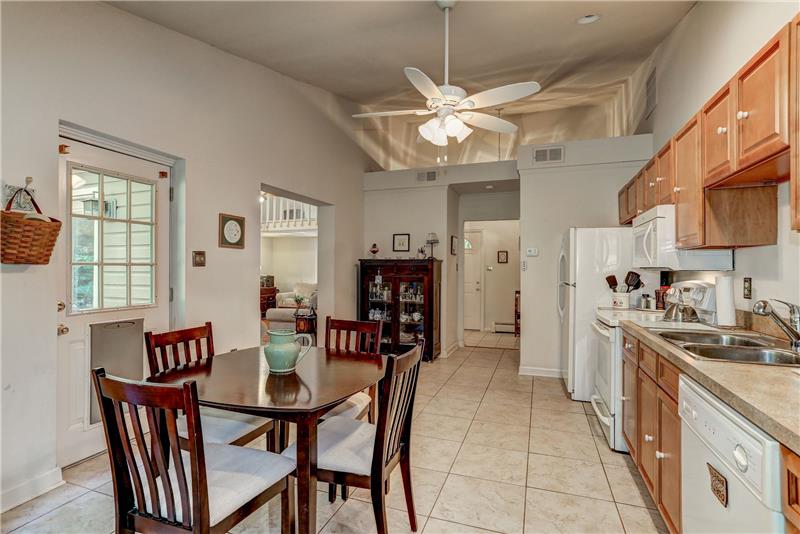 Kitchen Connect to Family Room/Foyer