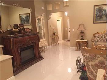 Primary listing photos for listing ID 428568