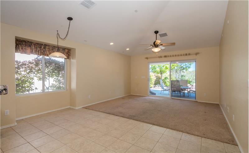 Casual Dining & Family Room