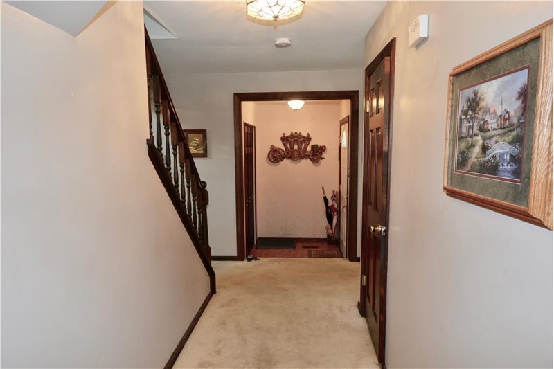 Front Entryway/Hallway
