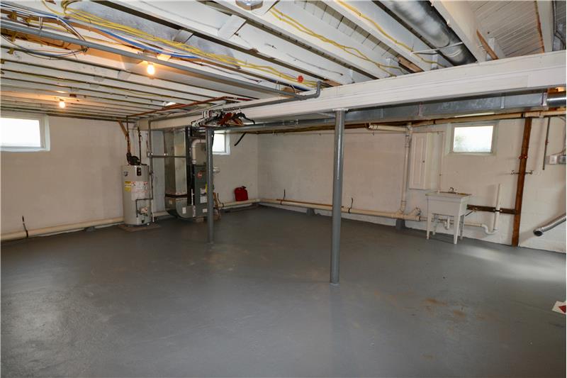 full unfinished basement