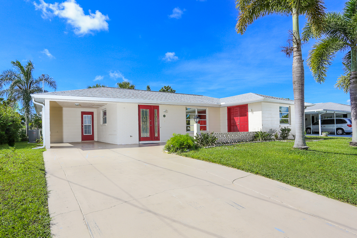 452 Edgewood Rd, Venice, FL 34293 MLS A4164731 By Julie Larson