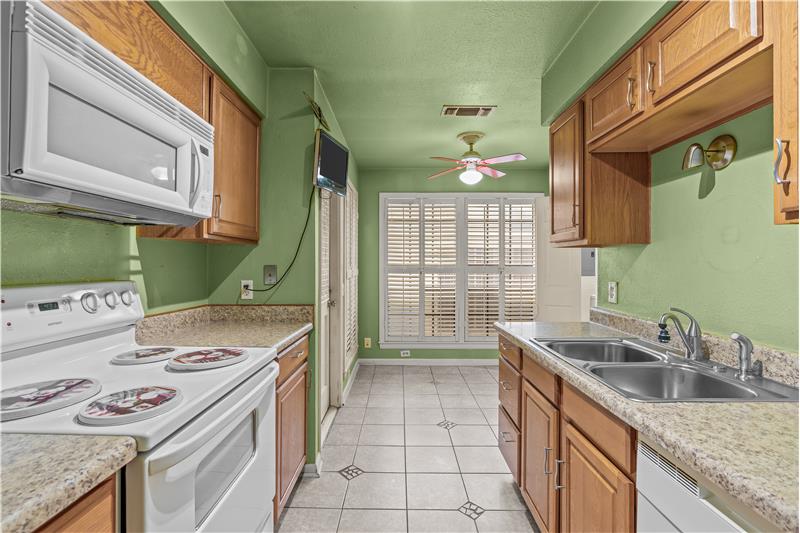 Kitchen & Eat in Dining area