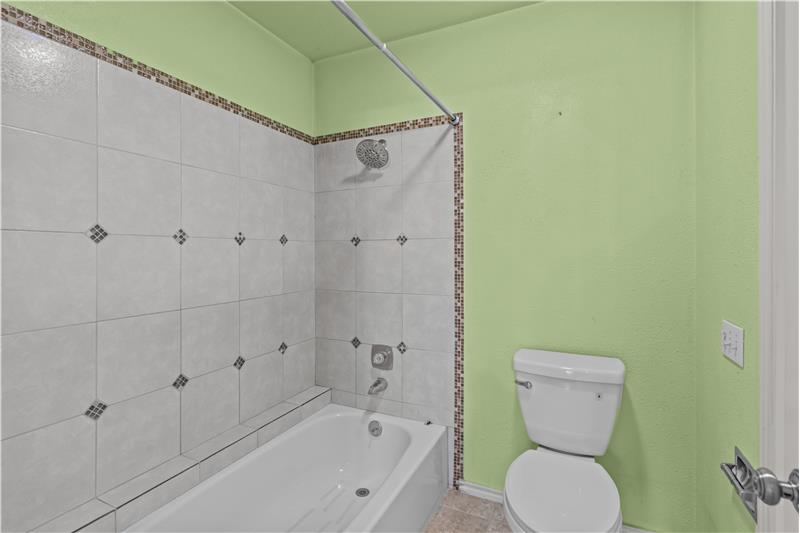 Jack & Jill Bathroom to 2nd Bedroom