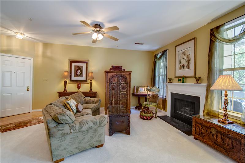 Living room with cozy gas fpl